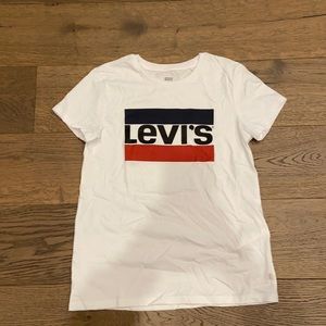 Levi’s t shirt